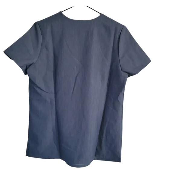 Figs Catarina one pocket gray scrub top, size small nwt - Picture 4 of 4